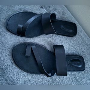 NWOT Black sandals